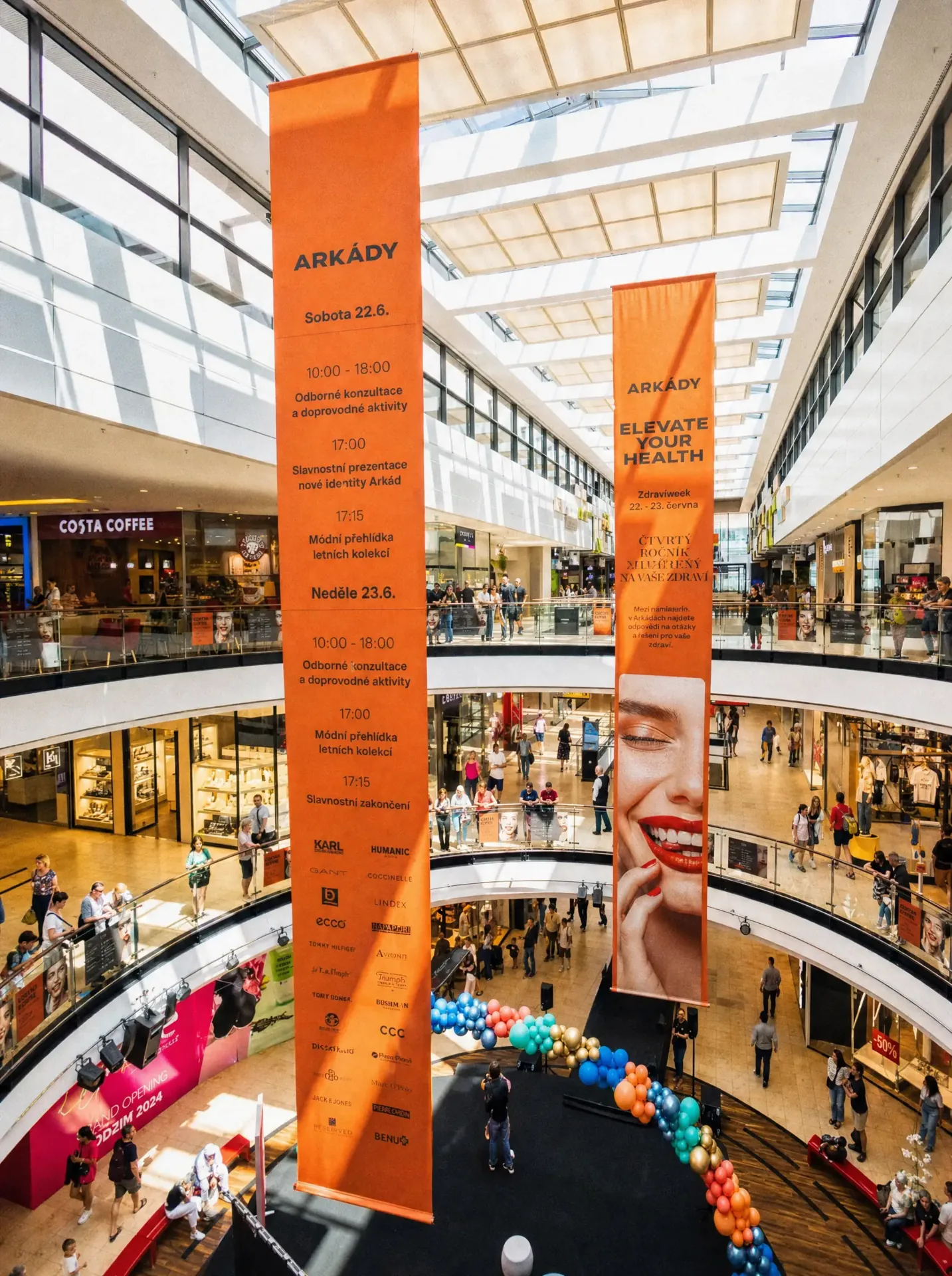 Arkády hanging event banners in the shopping centre